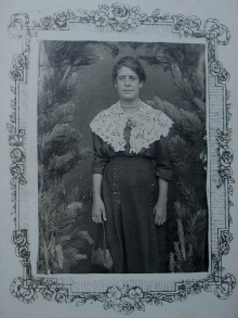 Lucette Ernestine Aubert vers 1928 � Troyes -  (Photo Coll. JLB)
